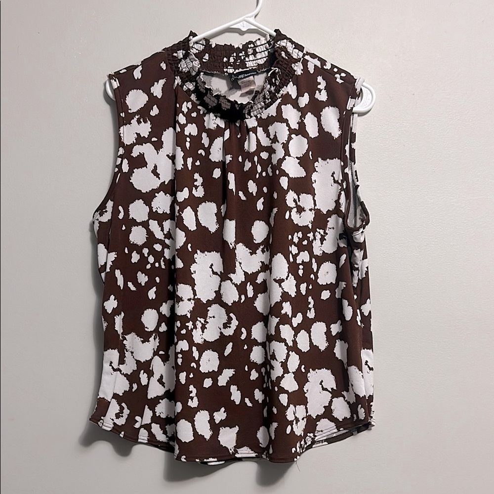 NY Invasion Brown and White Sleeveless Top mock neck size XL dressy